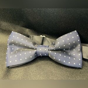 Elegant Navy Blue Bow Tie